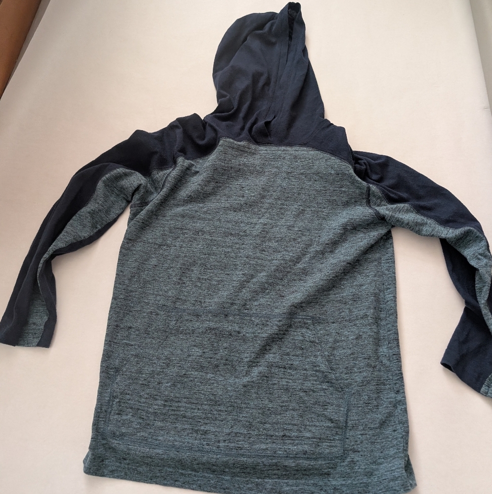 Long sleeve hoodie kids size medium